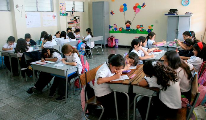 Niños-estudiando