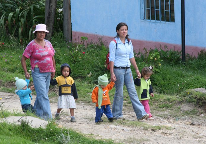 mujeres-niños