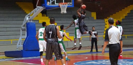 Águilas cayó ante Piratas