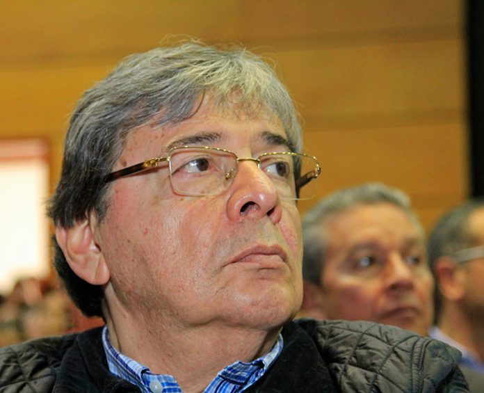 Uribe-CD-carlosholmes