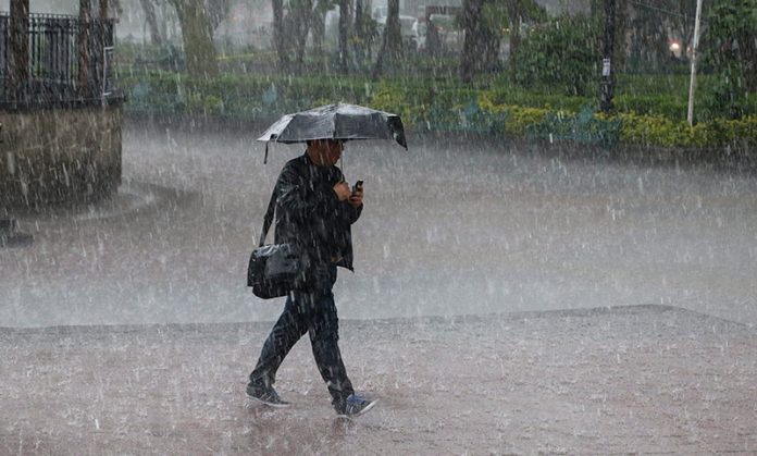lluvia-ciudad-paraguas