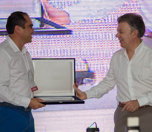 Cámara de Comercio de Tunja recibe reconocimiento de manos del Presidente de la República