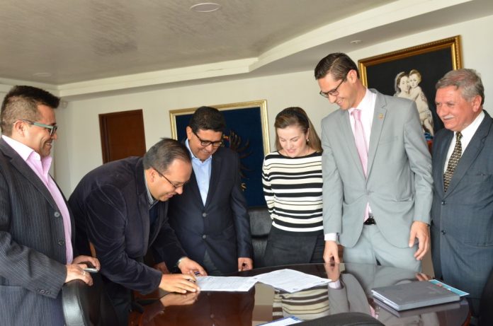 Firma convenio hospital