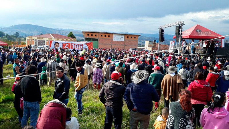 En San Pedro de Iguque preside una de las primeras manifestaciones de la campaña