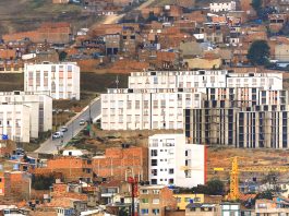 Tras ladrón bufón, constructor de Torres del Parque pide indemnización, mientras ordenan demolición