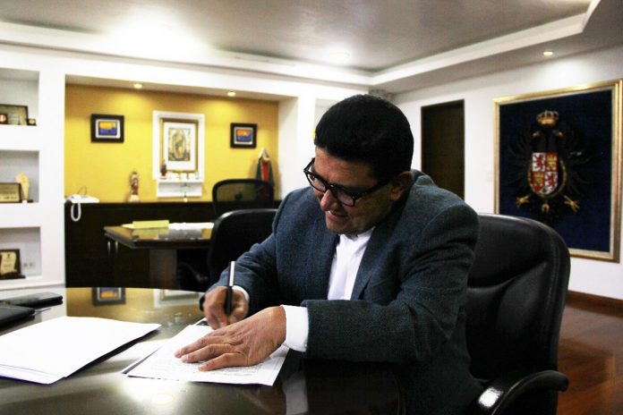 Cepeda firma decreto