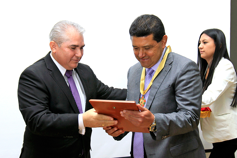Alcalde-condecoracion_0053