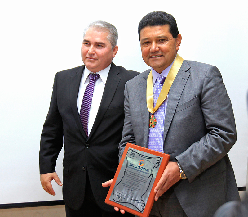 Alcalde-condecoracion_0058