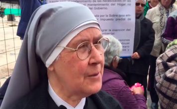 Casi un centenar de adultos mayores quedarían sin hogar por alza de impuestos
