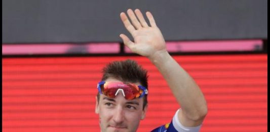 Elia Viviani gana la tercera etapa del Giro