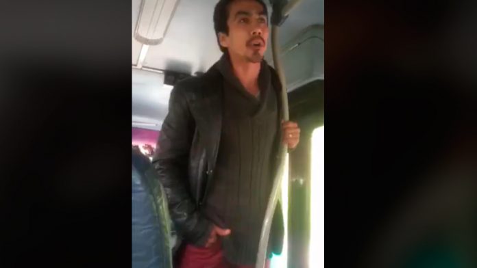 joven-petro-bus