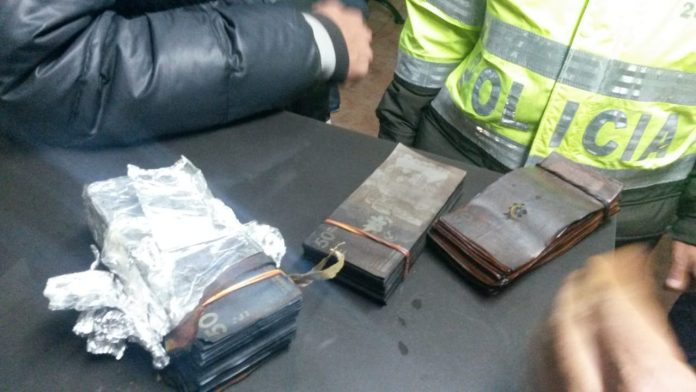 policia-captura-plata-dinero