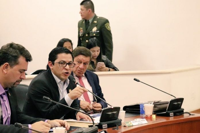 leal control politico