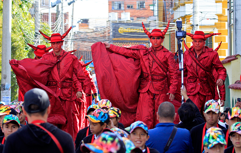 FIC-2018-Desfile-apertura-01