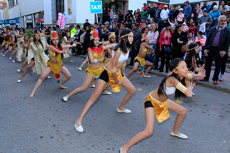FIC-2018-Desfile-apertura-09