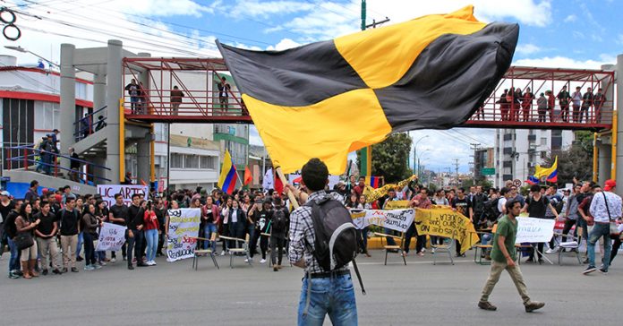 uptc-marcha-academia