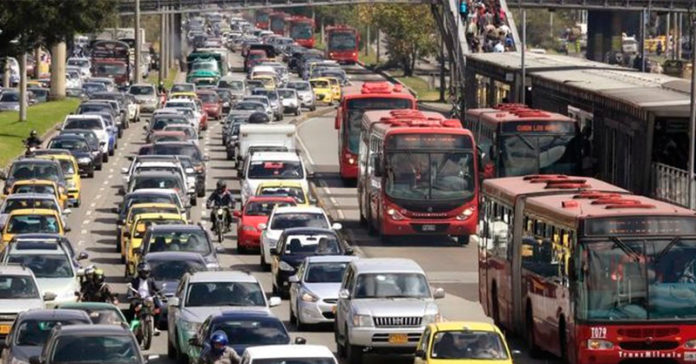 trafico-trancon-bogota-carro-auto