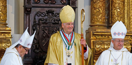 Monseñor Luis Augusto Castro se despidió de sus fieles