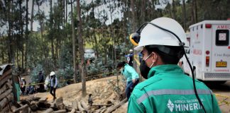 Tres mineros de Tuta regresan con sus familias tras exitoso rescate