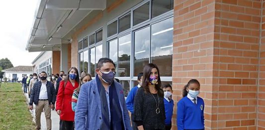 Ministra de Educación y Alcalde de Tunja entregan el primero de cinco colegios remodelados en la ciudad