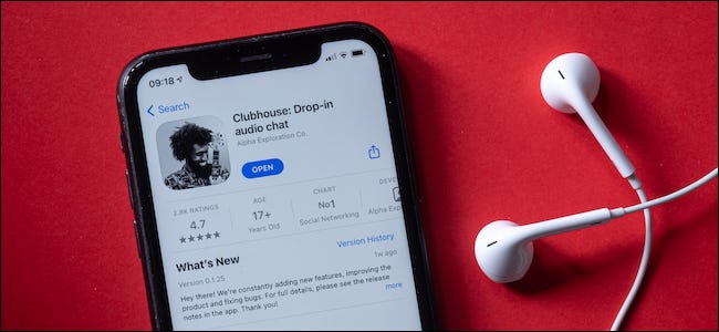 clubhouse-app-running-on-an-iphone