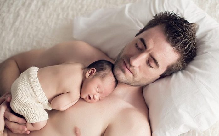 padre-con-bebe-recien-nacido-830x519