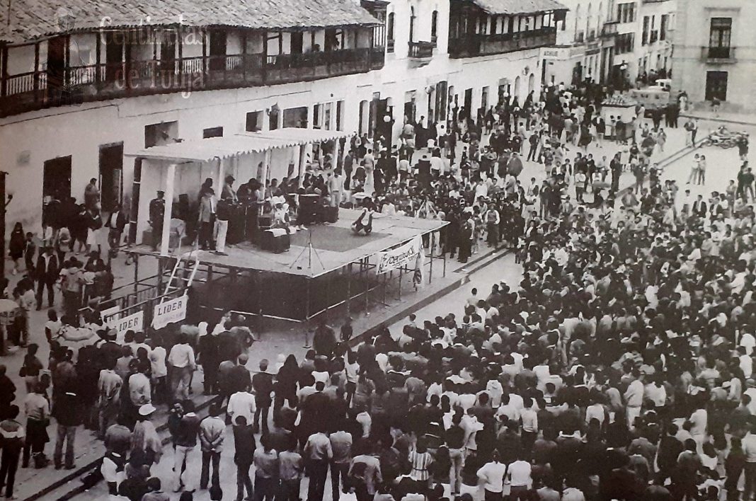 Verbenas en la plaza de Bolívar 1987