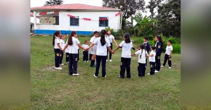 uptc-rural niños escuela ronda juego