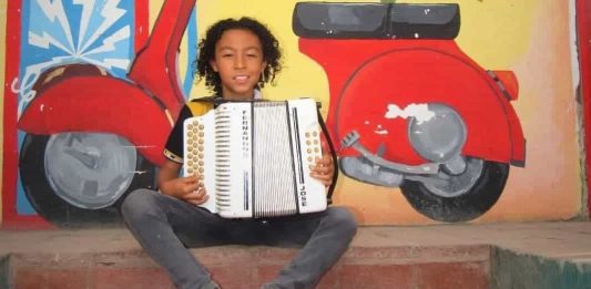 Un niño de Nobsa, pequeño gigante del acordeón