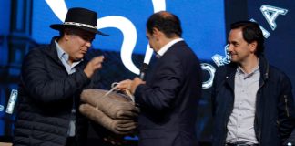 Ruana y ‘pararrayos’ a Duque
