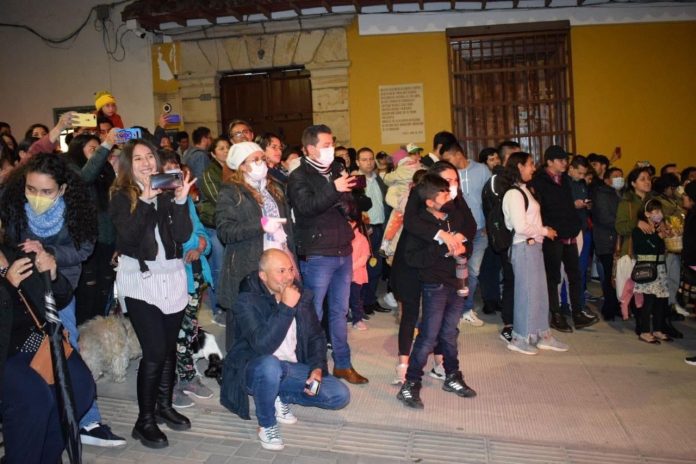 cultura noche museos gente publico