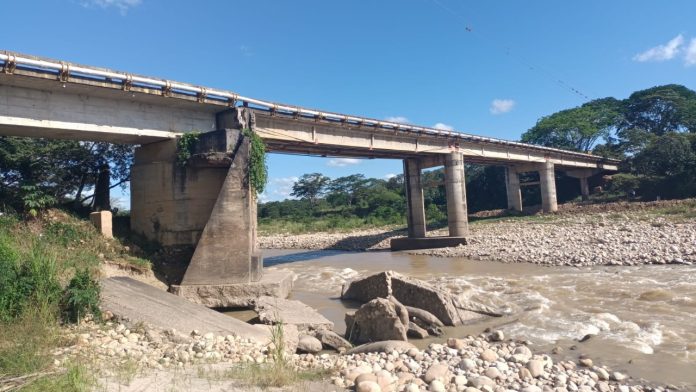 Invías atiende emergencia en el puente Ramón Basurto de la vía Paz de Ariporo-Hato Corozal, Casanare