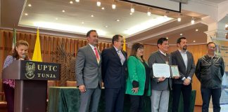 Facultad de Ciencias de la Educación otorgó reconocimiento a Nicolás Barbosa Díaz por su aporte a la Maestría en Pedagogía de la Cultura Física