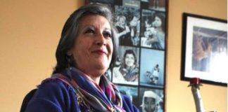 El homenaje es para la mujer defensora de los derechos humanos y la mamá de los mil hijos
