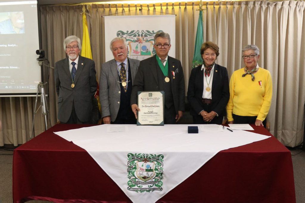 Academia Colombiana de Ciencias Exactas condecoró al Rector de la UPTC ...