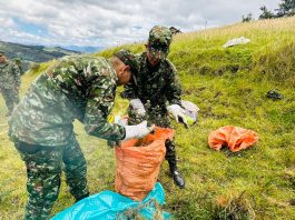 Soldados del Ejército contra el Retamo Espinoso