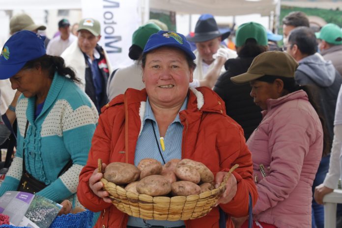 papa mujer campo rural
