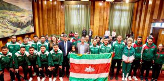 Deportistas que estarán en Juegos Nacionales y Paranacionales recibieron la bandera de Boyacá