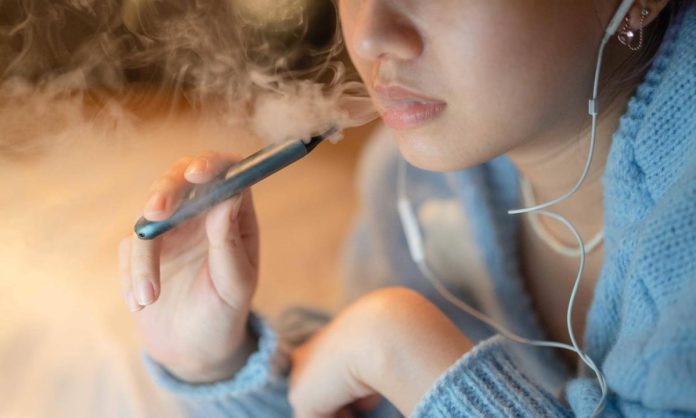 vapeador menor fumar