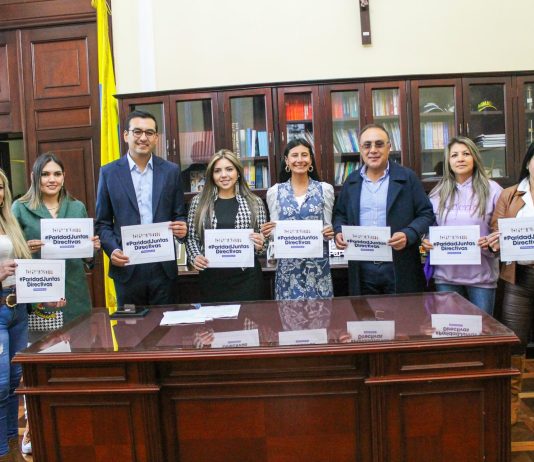 Congresista Héctor Chaparro conmemora el día de la Mujer radicando proyecto de ley que busca la Paridad de Género en Juntas Directivas