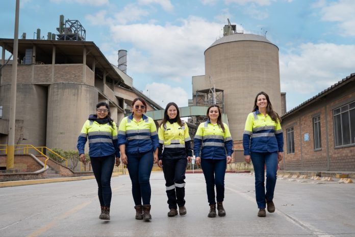 trabajadoras mujer holcim