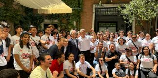 Embajador de origen boyacense en España recibió a los niños de Samacá