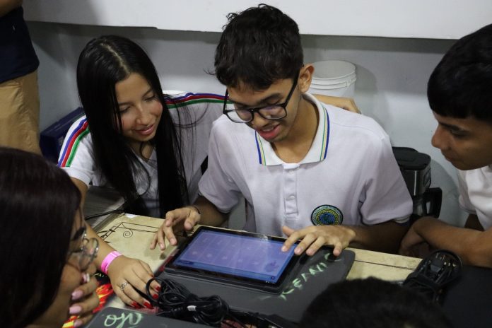 sena estudiante computador