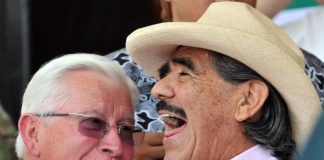 Hoy le dicen adiós al sacerdote que le puso los santos oleos a Víctor Carranza