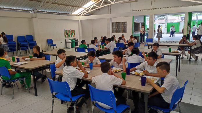pae alimento escuela colegio estudiante