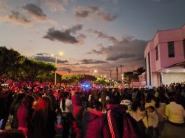 Con rosas blancas y velas, Sogamoso rechazó el asesinato de una niña
