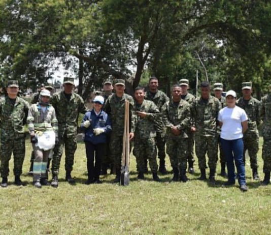 Urbaser recolecta 5 toneladas de residuos y siembra 80 plantas en el barrio Manzanares, en Tunja