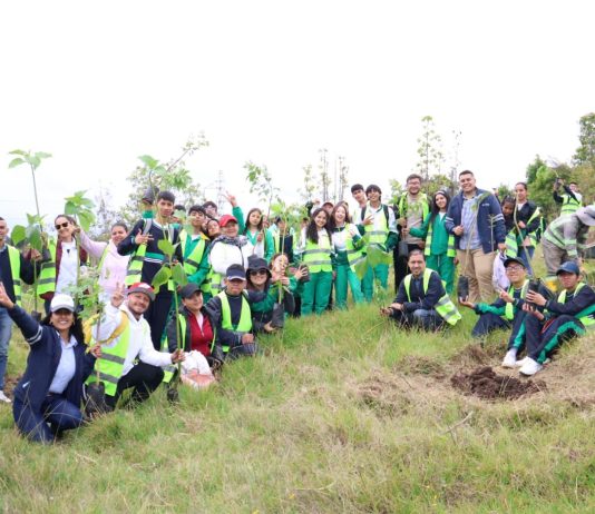 Jóvenes de Tunja y Duitama celebran el Día Mundial del Medio Ambiente con sembratón y educación ambiental