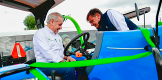 Cuatro tractores y cinco implementos agrícolas entregó el Sena en Boyacá