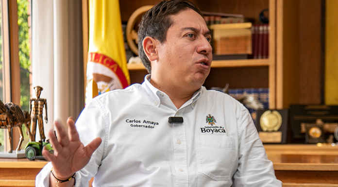 Abren investigación disciplinaria contra Carlos Amaya por presunta participación en política